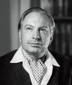 L. Ron Hubbard - nejvíce o L. Ronu Hubbardovi vypovídají zázraky plynoucí z jeho práce a miliony lidí, kteří tuto práci s každým dnem předávají stále dál